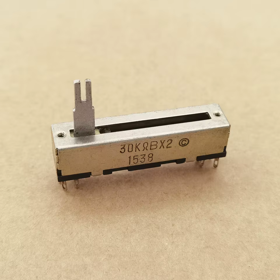 Potenciômetro Duplo Deslizante 4.5cm MaXueZhong