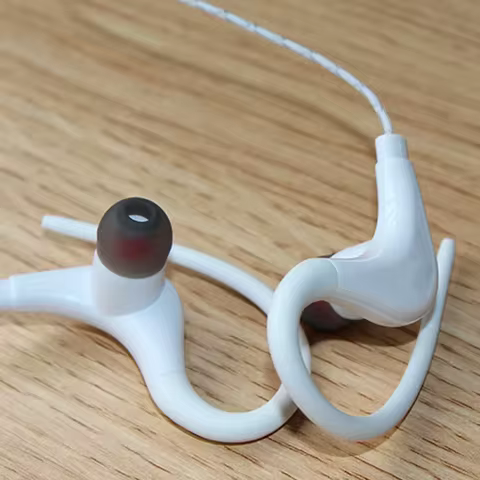 Fone de Ouvido Esportivo com Gancho e Microfone