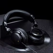Fone de Ouvido HiFi Over Ear com Microfone Thumbnail 3